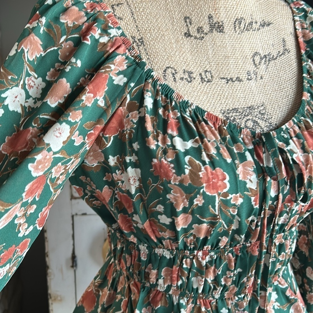 MINE hunter green floral smocked top cropped long sleeve tie at bust scoop back - Picture 4 of 15